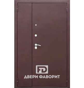 дверь с зеркальной вставкой на две квартиры