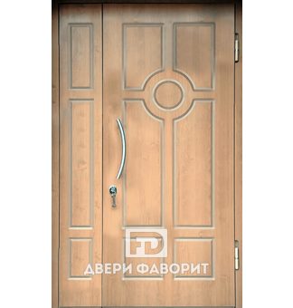 недорогая дверь с боковой вставкой, отделка МДФ, усиленная ручка