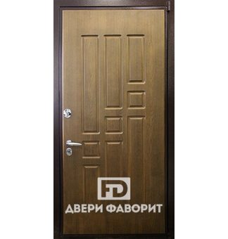 уличная дверь без глазка отделана филенчатым мдф